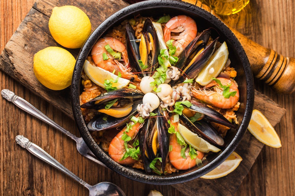 tasty spanish paella with seafood (1)