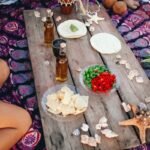 wooden plank with food drinks beach (1)