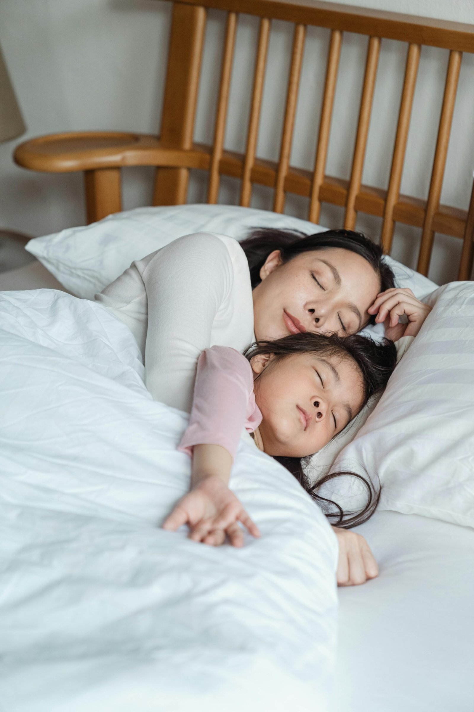 mae e filha dormindo