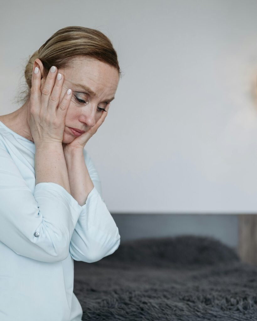 endometriose-endometriosis-saudeintima-saudefeminina-ginecologia-dorfeminina-menstruacao-ciclonenstrual-hormonios-fertilidade-1-819x1024 Endometriose: 8 Sinais de Alerta Que Toda Mulher Deve Saber